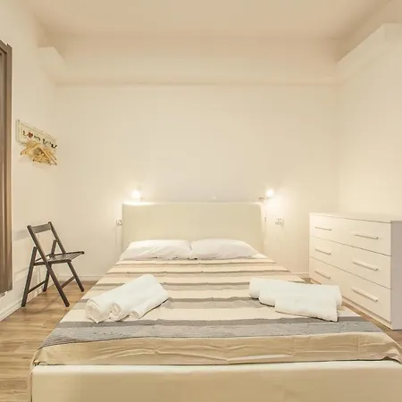 Le Stanze Al Porto 게스트하우스 3*