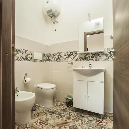 Le Stanze Al Porto 2*