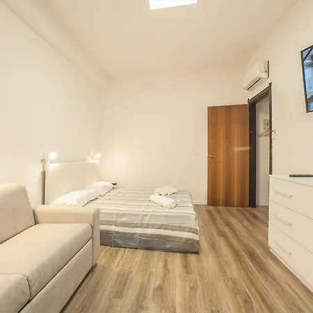 Le Stanze Al Porto Guest house