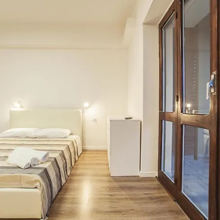 Le Stanze Al Porto Guest house