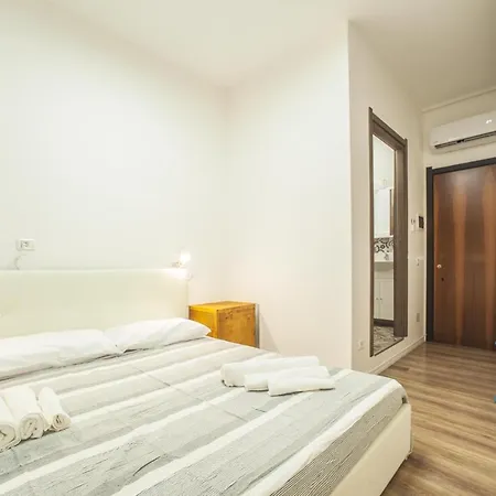 Le Stanze Al Porto Guest house 2*